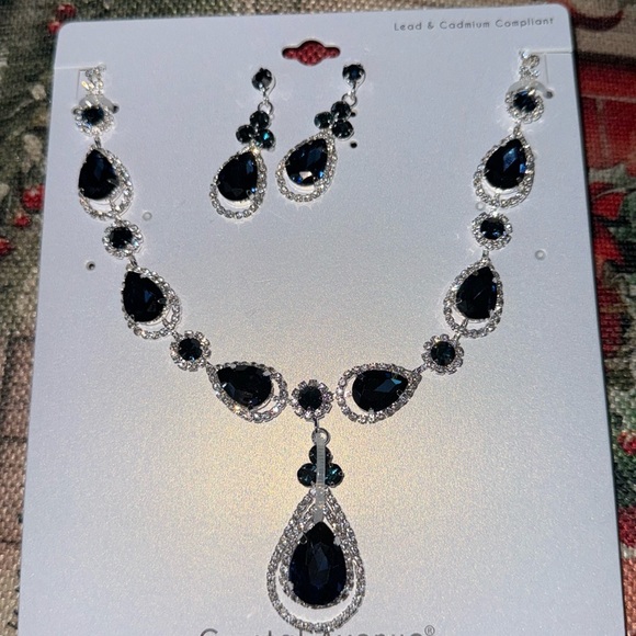 Two piece set crystal Avenue jewelry rhinestone blue earring, and neck necklace - Picture 3 of 9